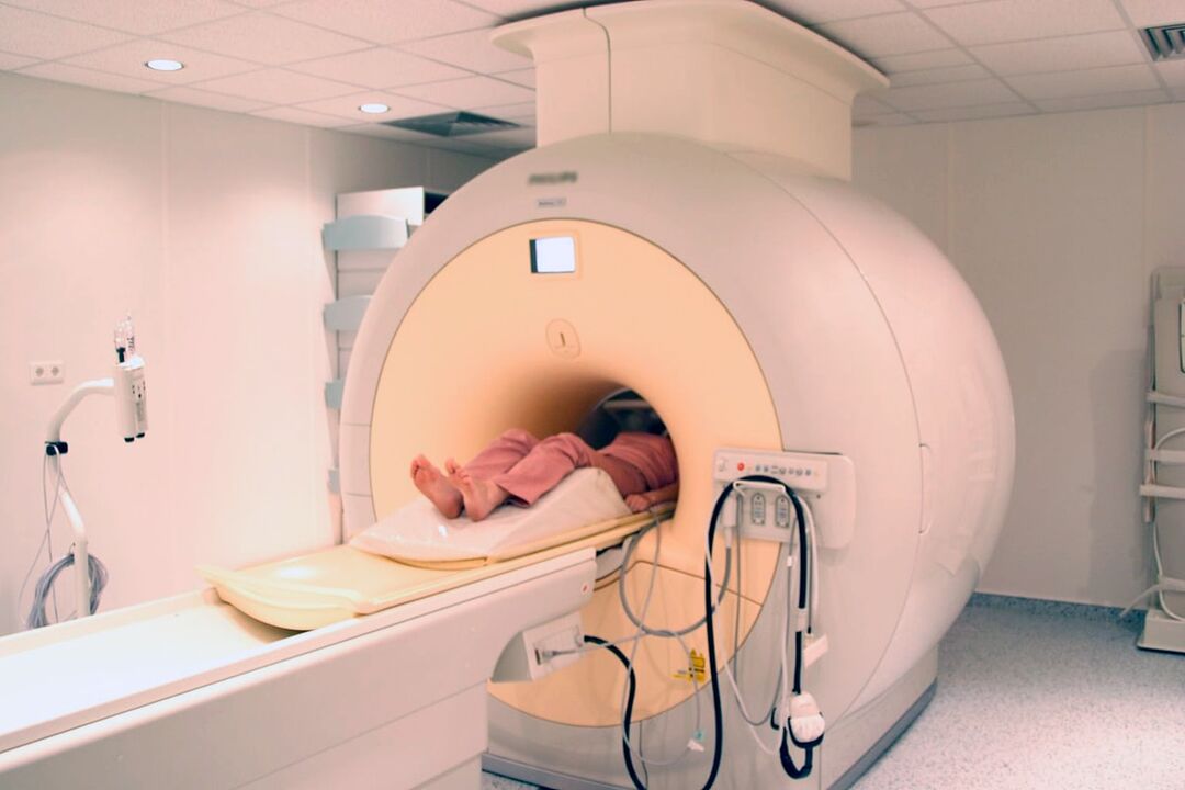 MRI for diagnostic purposes in cases of suspected lumbar spine osteonecrosis